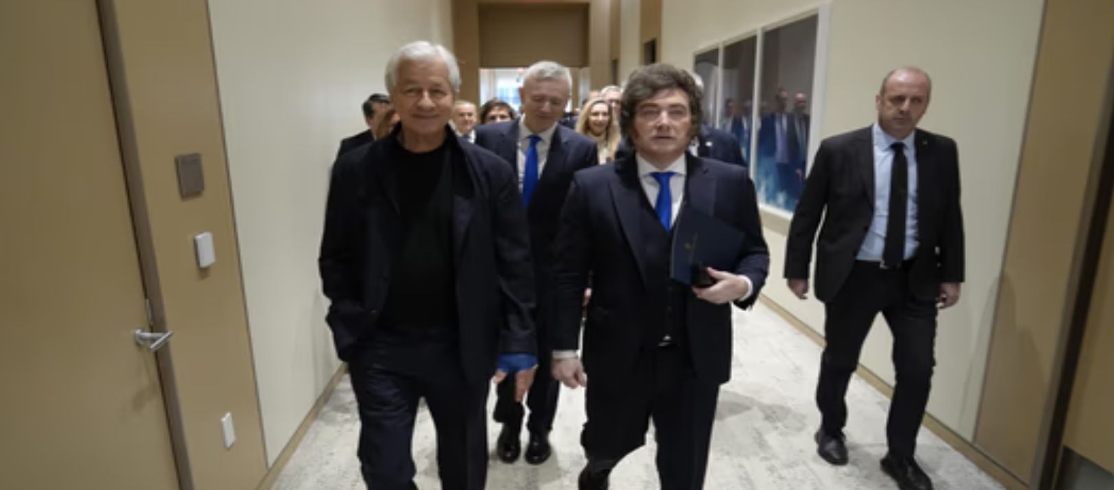 Imagen de la noticia: Javier Milei viaja a París junto a 13 gobernadores para la Argentina Week