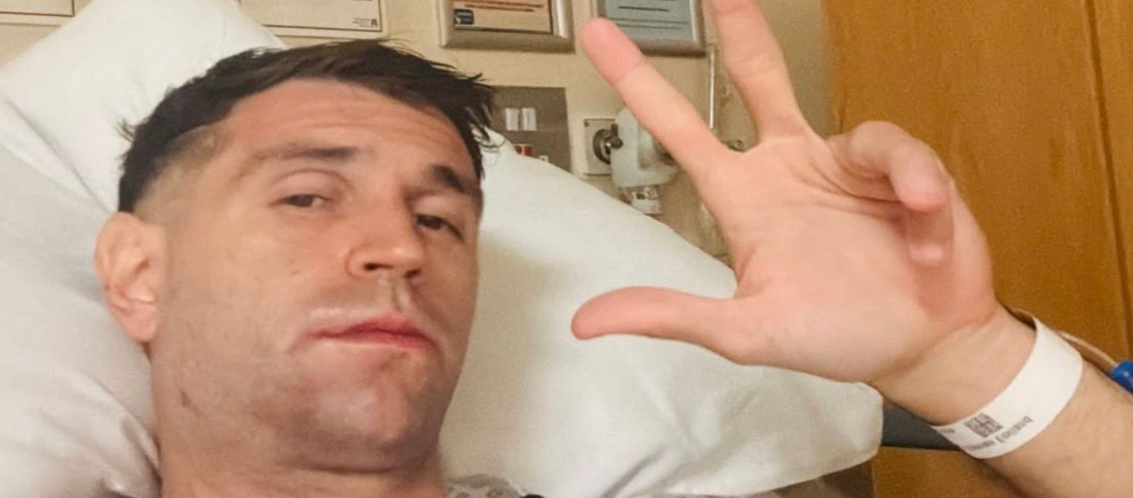 Imagen de la noticia: El "Dibu" Martínez pasó por el quirófano tras su durísimo golpe en la cabeza