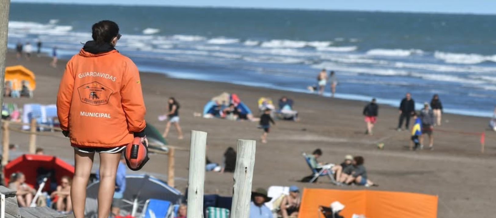 Imagen de la noticia: Monte Hermoso: desde hoy hay guardavidas en la playa