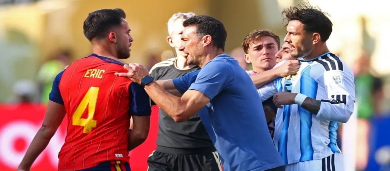 Imagen de la noticia: Paredes rompió el silencio sobre la sanción de 10 fechas que le dio la FIFA