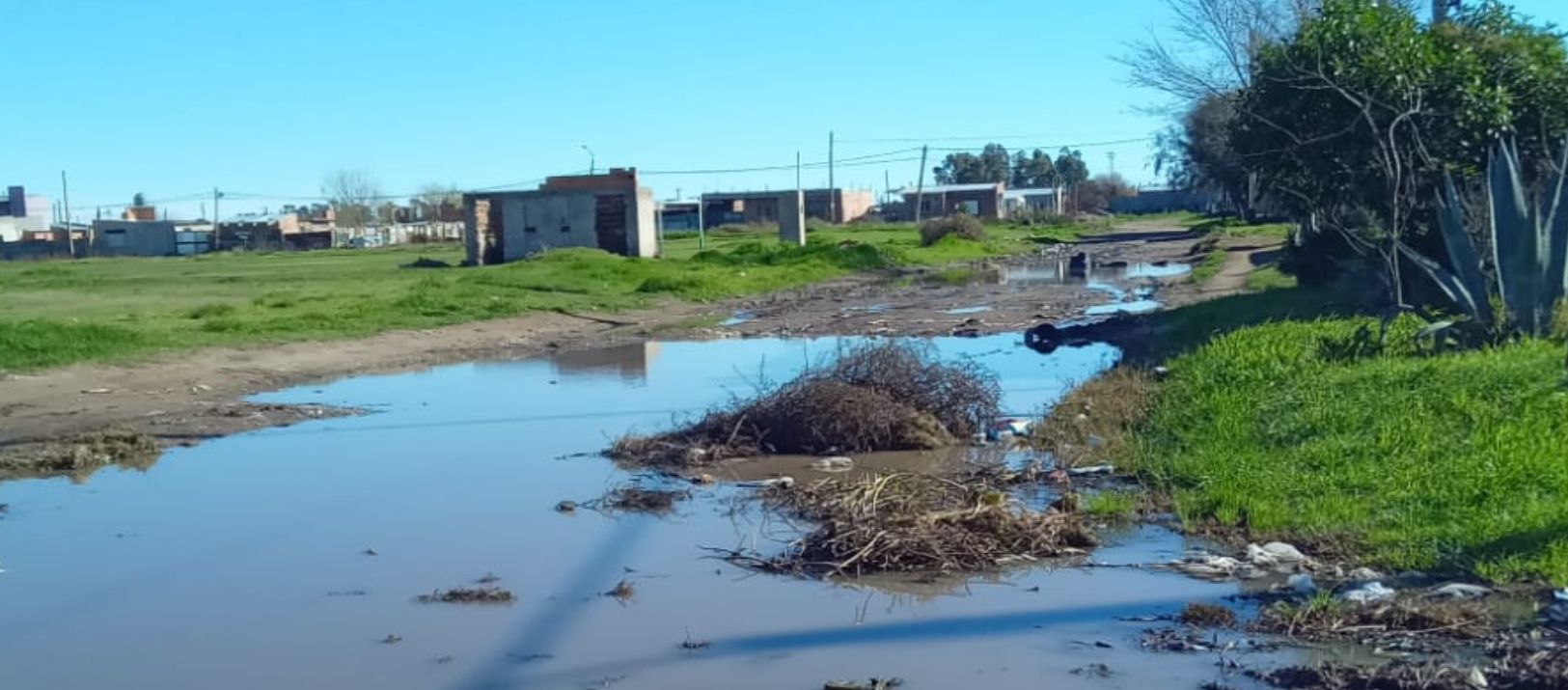 Imagen de la noticia: Un vecino aseguró que las calles del Barrio Thompson están intransitables