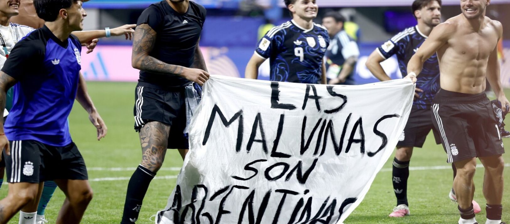Imagen de la noticia: Reino Unido pide a la FIFA investigar a Argentina por la bandera de Malvinas