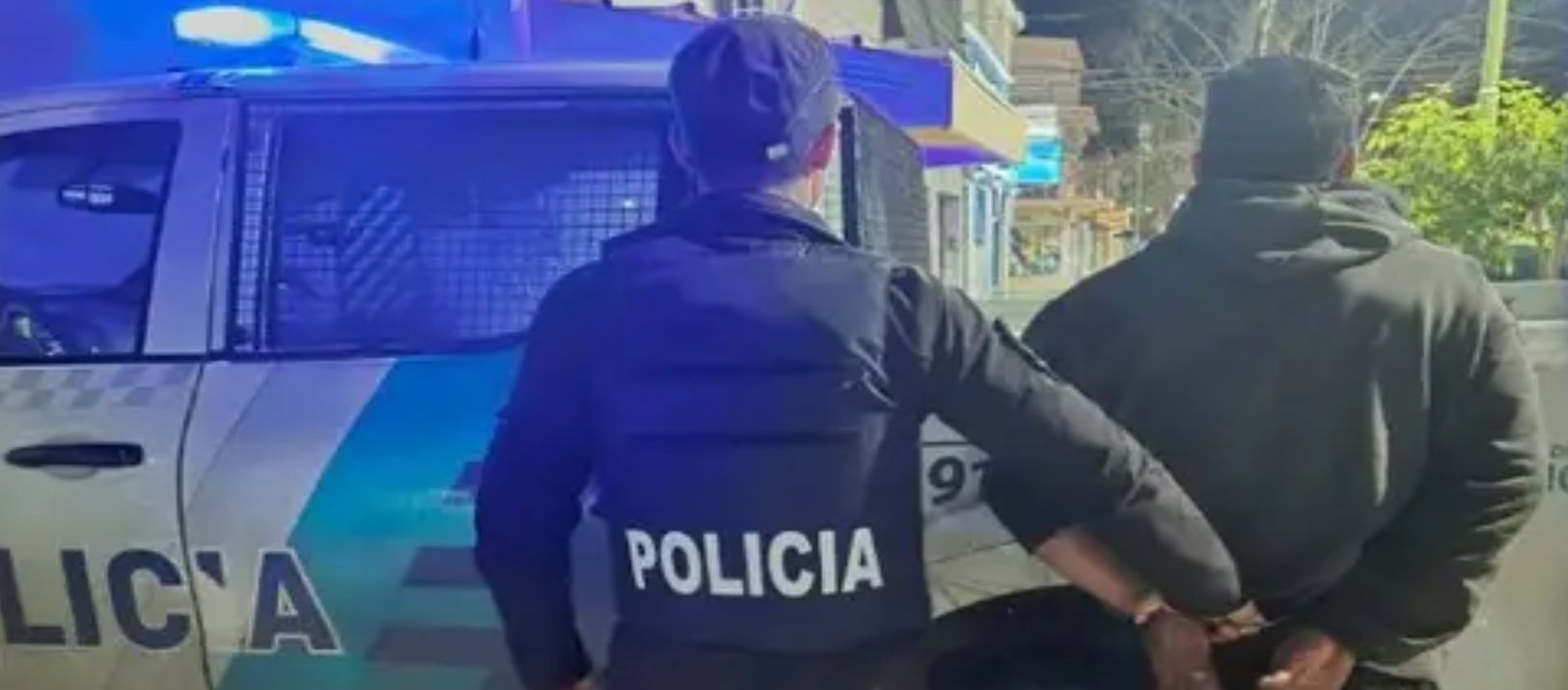 Imagen de la noticia: Detuvieron a un hombre por pegarle a su mujer y llevarse a su hijo