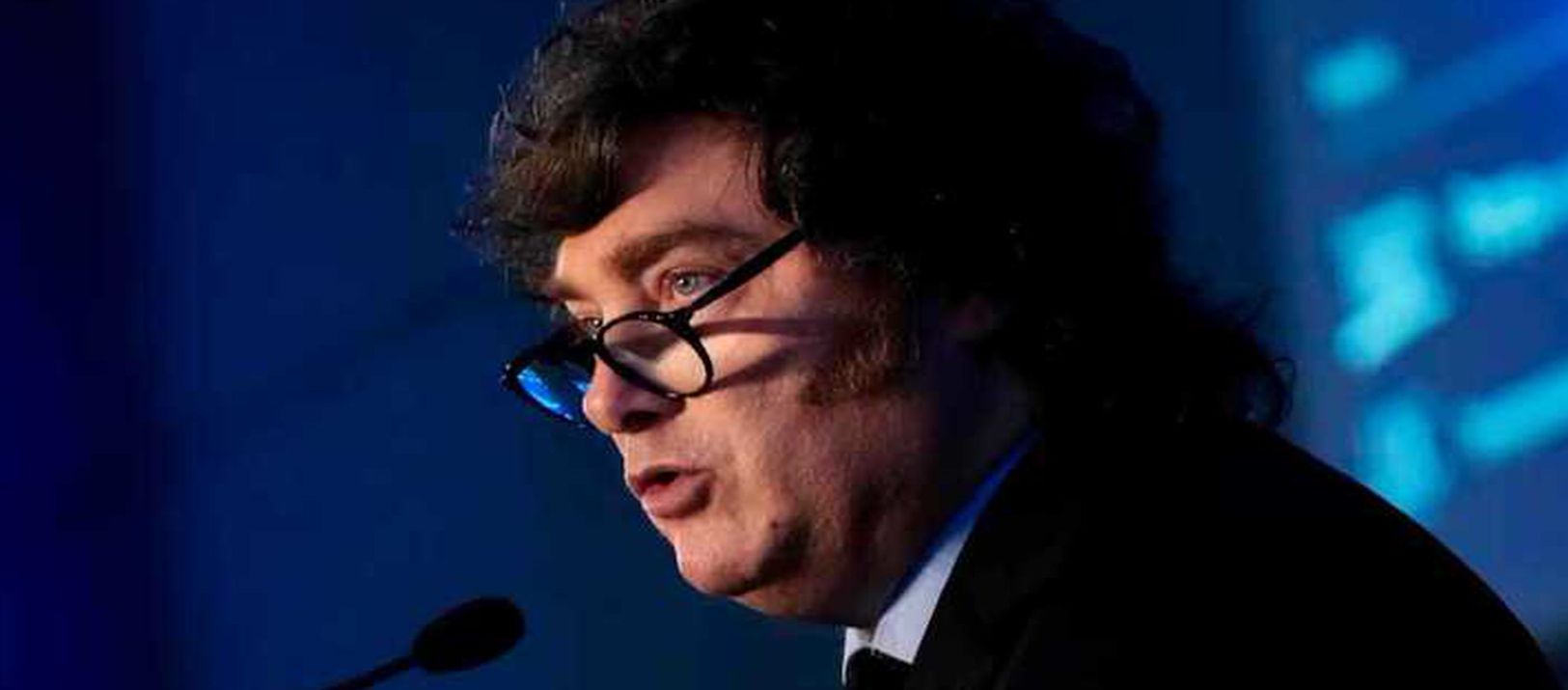 Imagen de la noticia: En París, Milei recibió un premio al "economista más influyente" y se emocionó
