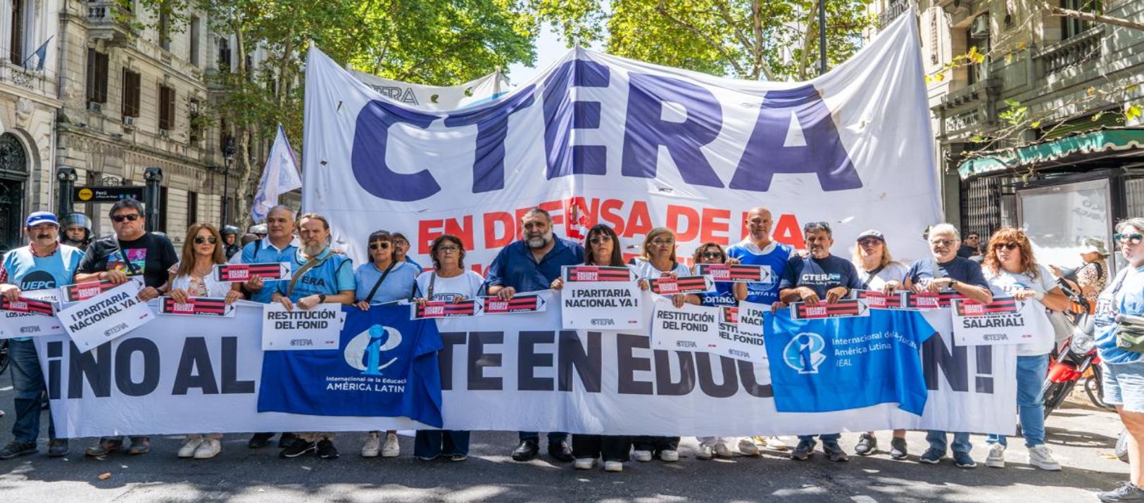Imagen de la noticia: CTERA ratificó el paro docente y el Gobierno anunció controles