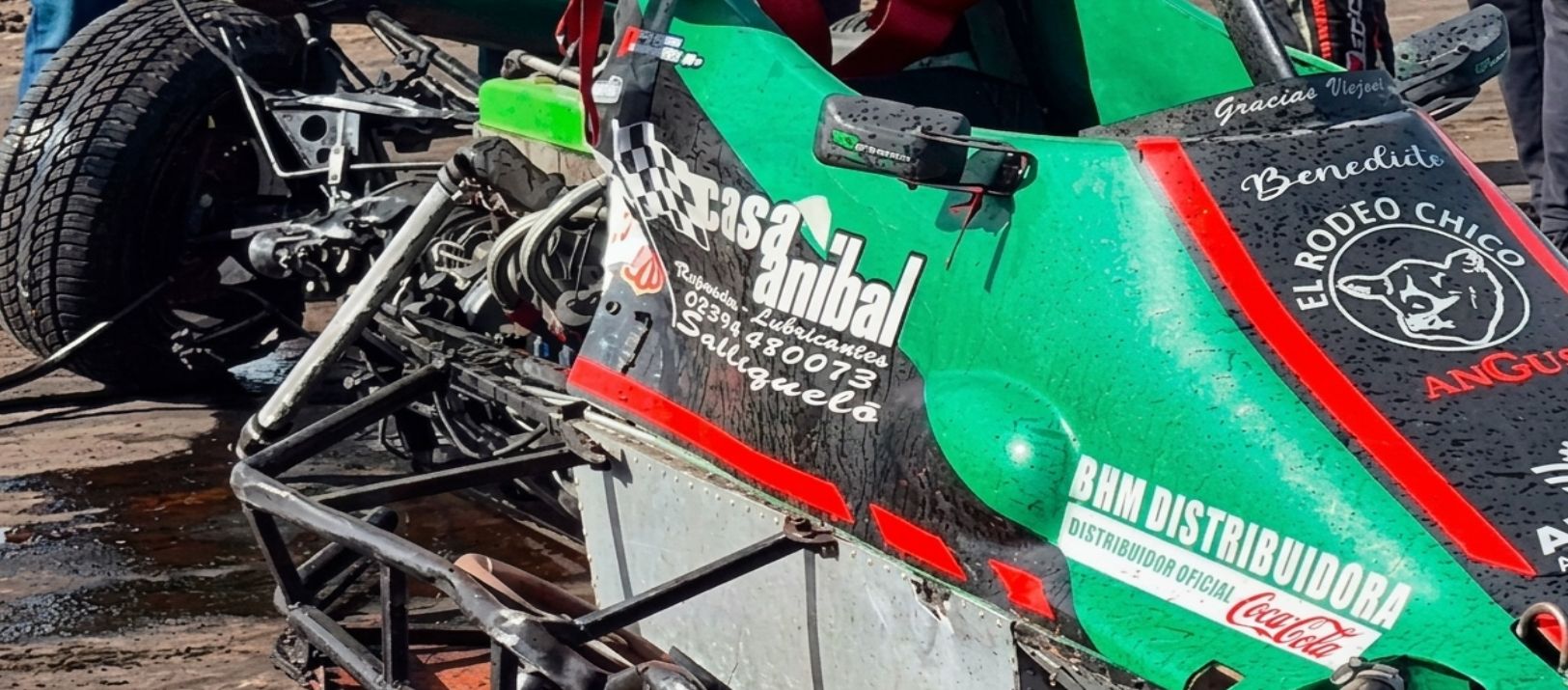 Imagen de la noticia: Fuerte accidente en la final de Fórmula Uno en Carhué deja dos heridos