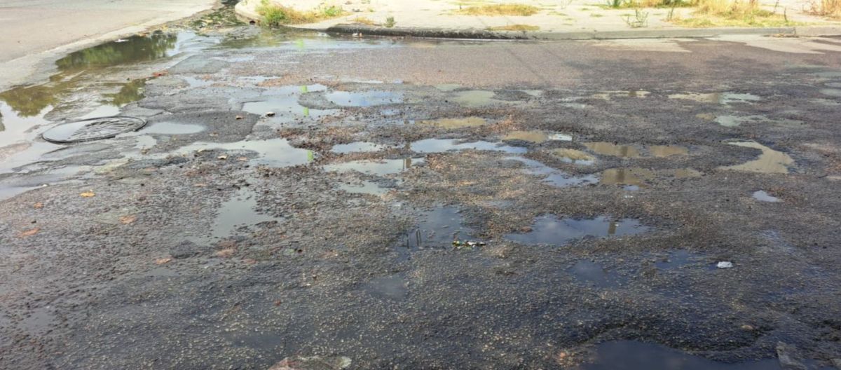 Imagen de la noticia: Italia y Pedro Pico: "De tantos pozos que tiene, esta esquina parece la Luna"