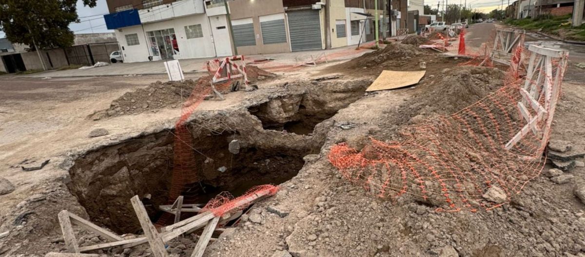 Imagen de la noticia: Vecinos exigen la señalización de una obra de ABSA en Brickman y Piedrabuena
