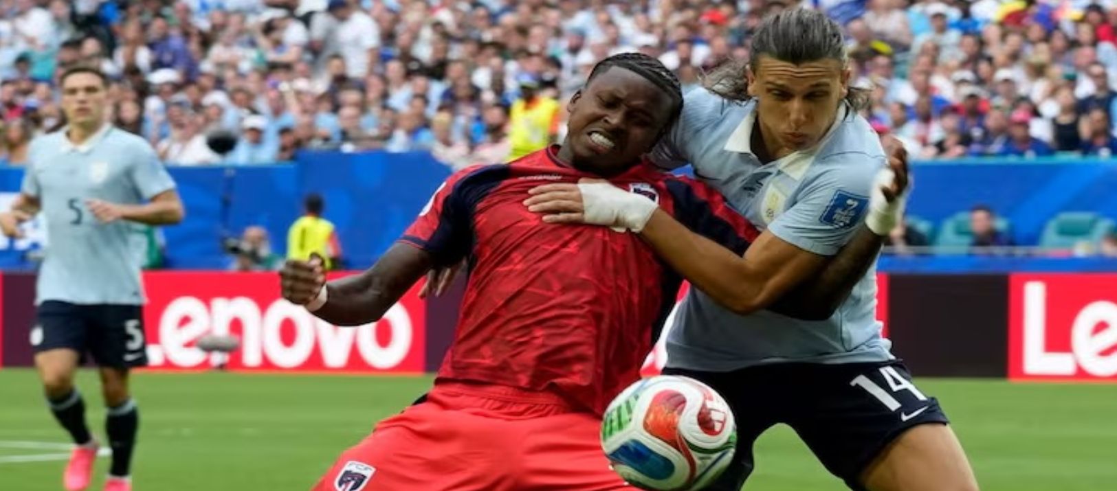 Imagen de la noticia: Uruguay empató 2-2 con el sorprendente Cabo Verde y complicó su clasificación