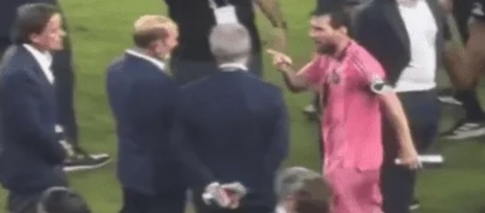 Imagen de la noticia: El enojo de Messi con el comisionado de la MLS en los festejos del Inter Miami