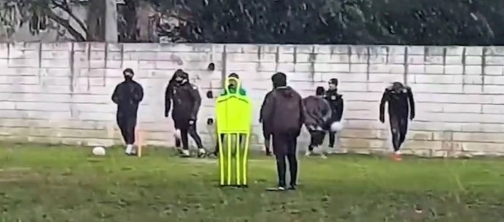 Imagen de la noticia: Kimberley, equipo del Federal "A", entrenó bajo la nieve en Mar del Plata