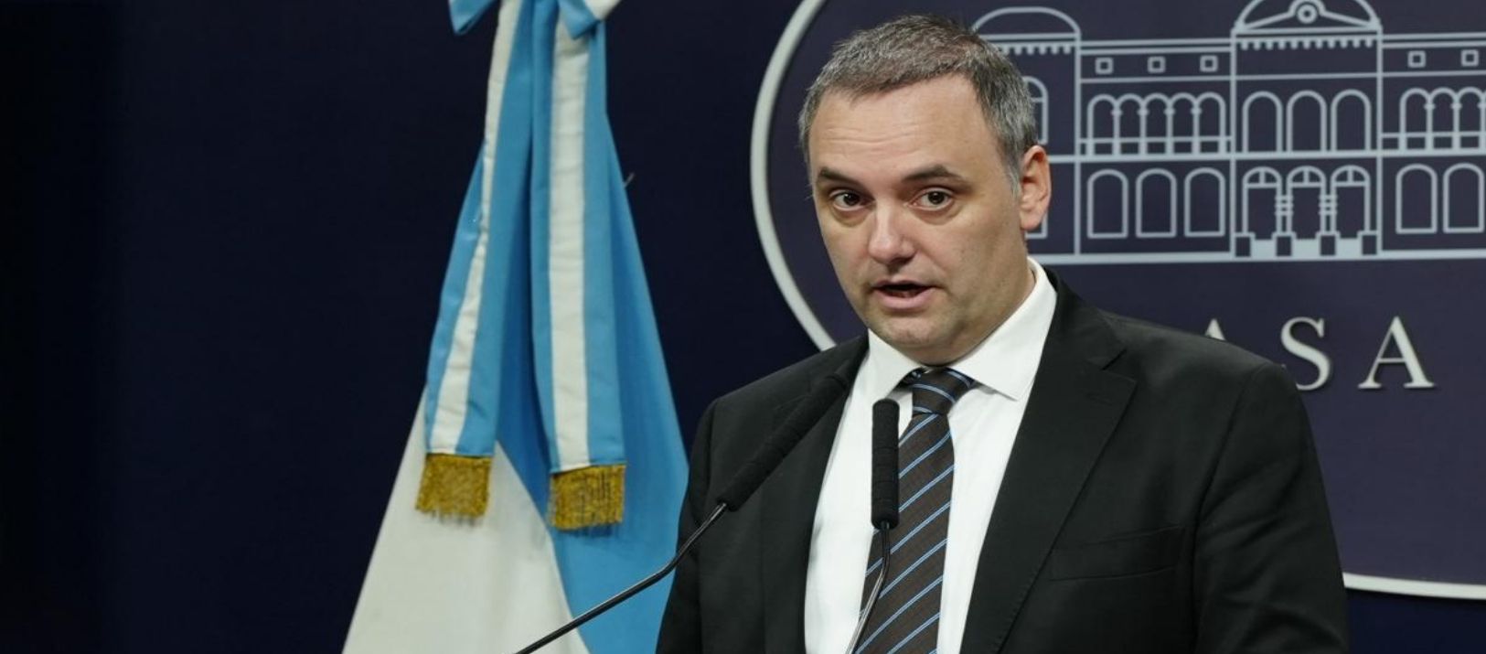 Imagen de la noticia: Minutos decisivos para Manuel Adorni en el Gobierno nacional