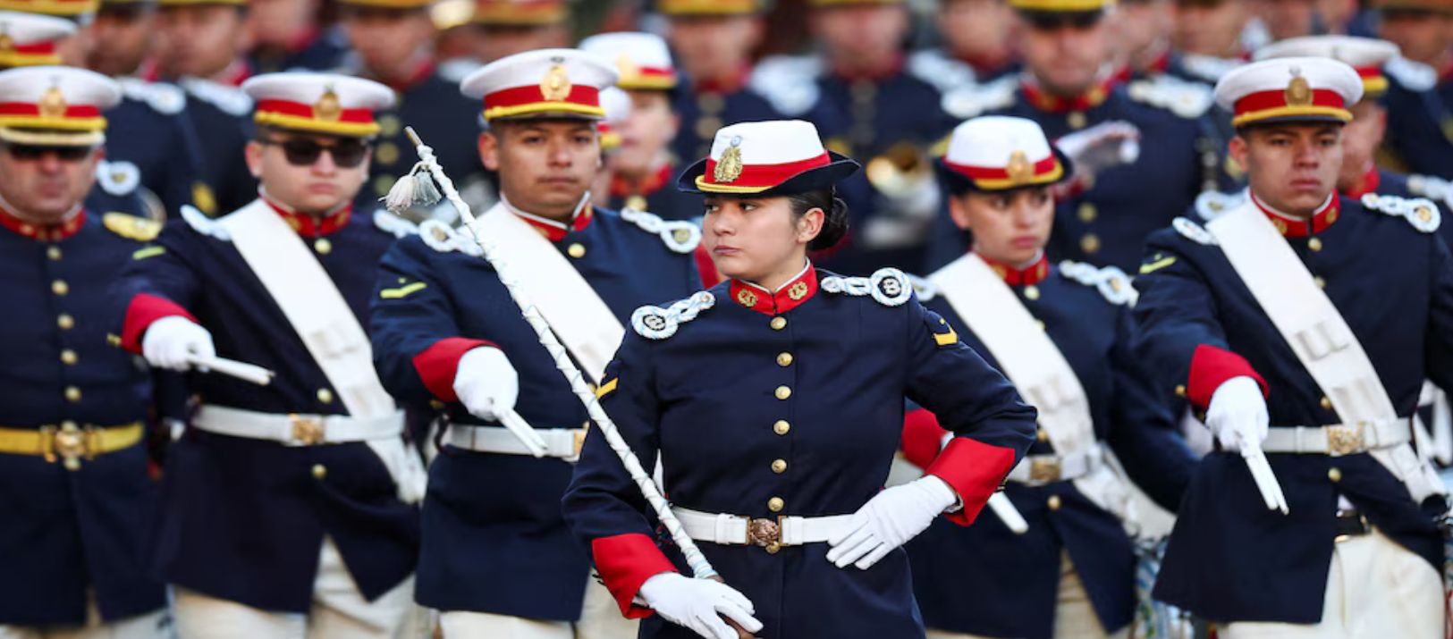 Imagen de la noticia: El Gobierno dispuso un aumento de salarios para las Fuerzas Armadas