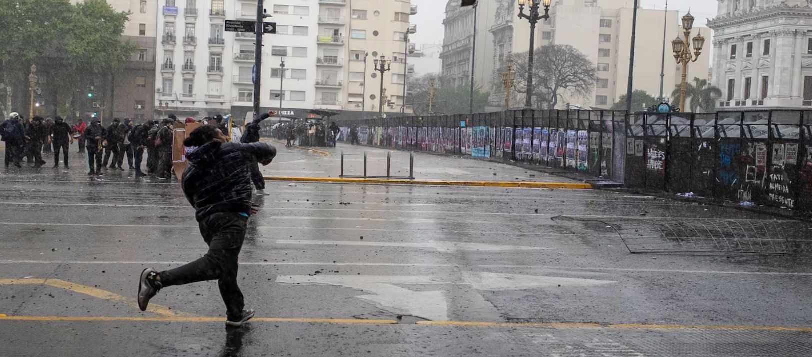 Imagen de la noticia: Marcha Universitaria: se registraron serios incidentes en el Congreso