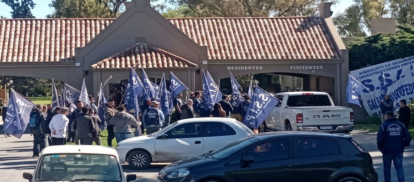 Imagen de la noticia: Robo en Bosque Alto: los vigiladores preparan otra protesta frente al barrio