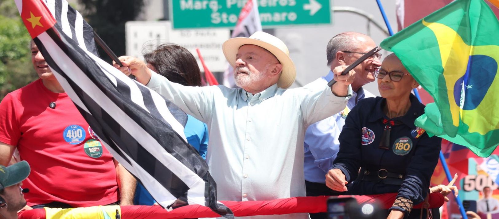 Imagen de la noticia: La última encuesta da a Lula una ligera ventaja en vísperas de las elecciones