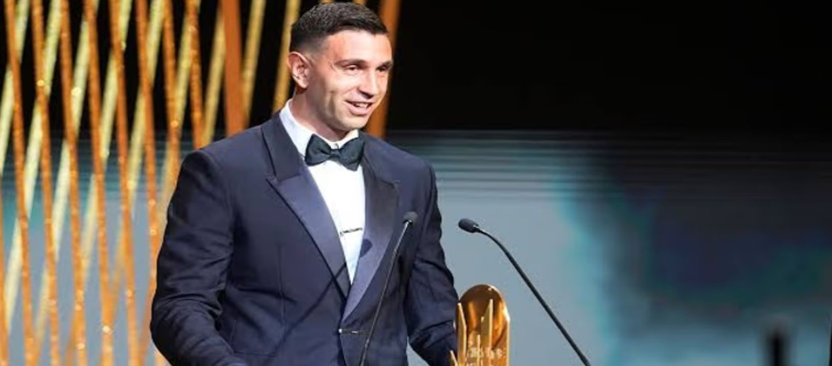 Imagen de la noticia: El "Dibu" Martínez volvió a ser nominado al Premio Yashin al mejor arquero