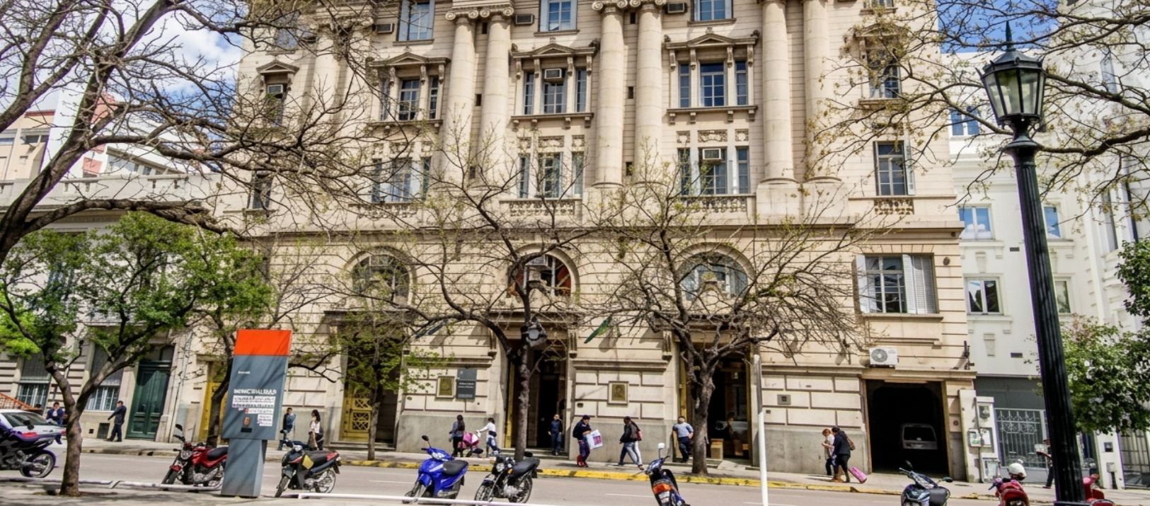 Imagen de la noticia: Condenaron a 14 años de prisión a un hombre por abusar de la hija de su pareja