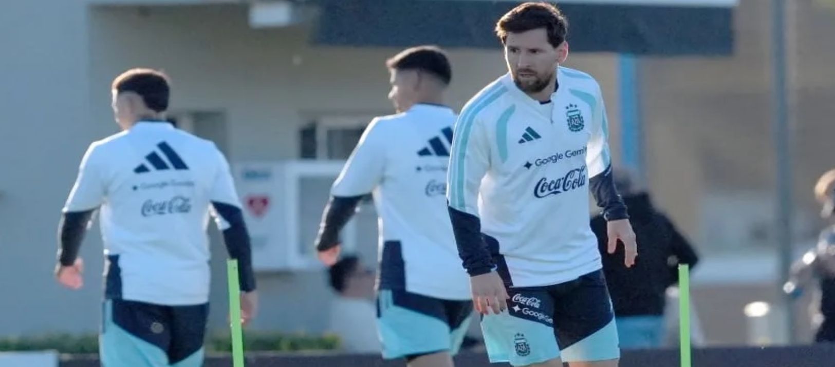 Imagen de la noticia: Último entrenamiento de Messi en Ezeiza: se acerca la despedida del capitán