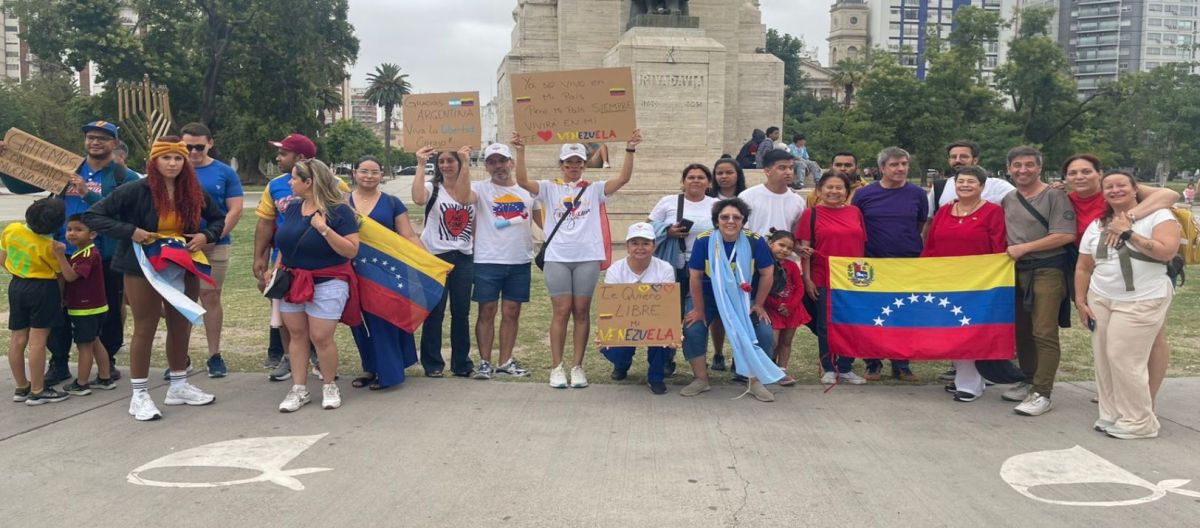 Imagen de la noticia: Exiliados venezolanos realizaron una marcha en la Plaza Rivadavia