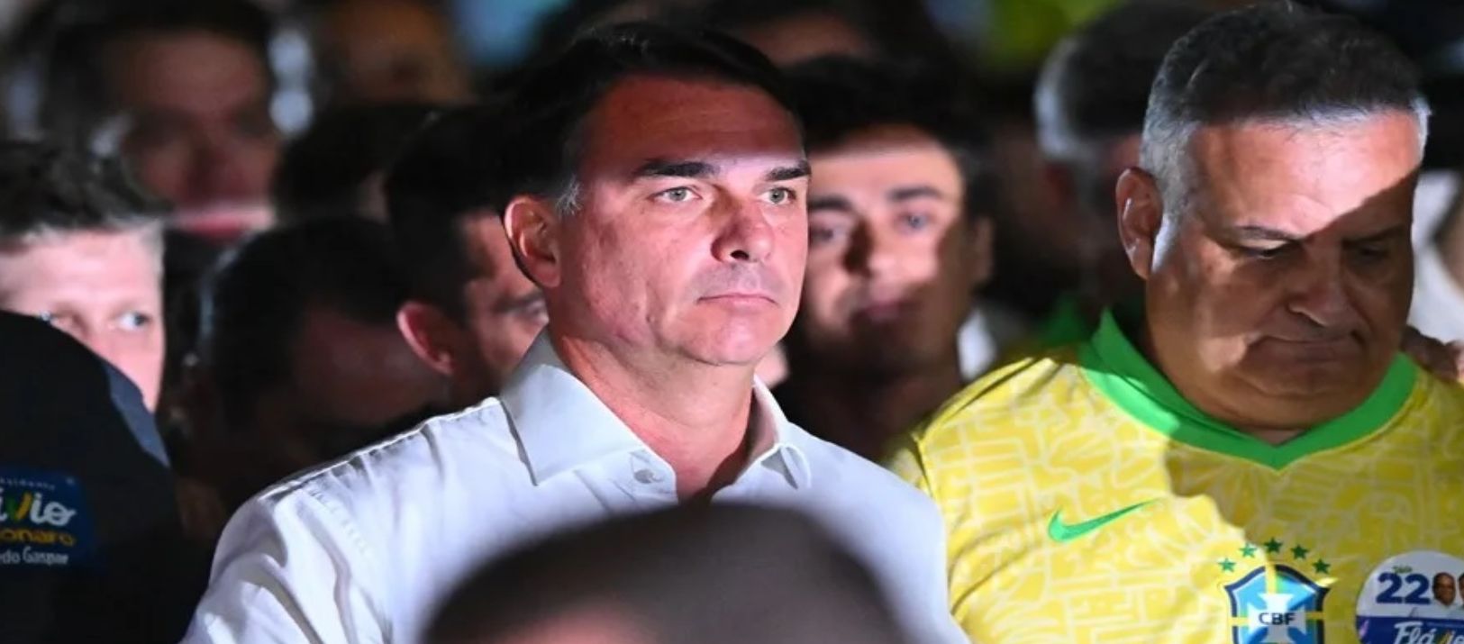 Imagen de la noticia: Luego de perder el balotaje, le impiden a Flávio Bolsonaro salir de Brasil