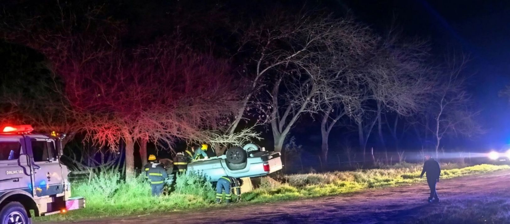 Imagen de la noticia: La Pampa: lo hallaron desnudo, exaltado y saltando sobre una camioneta volcada