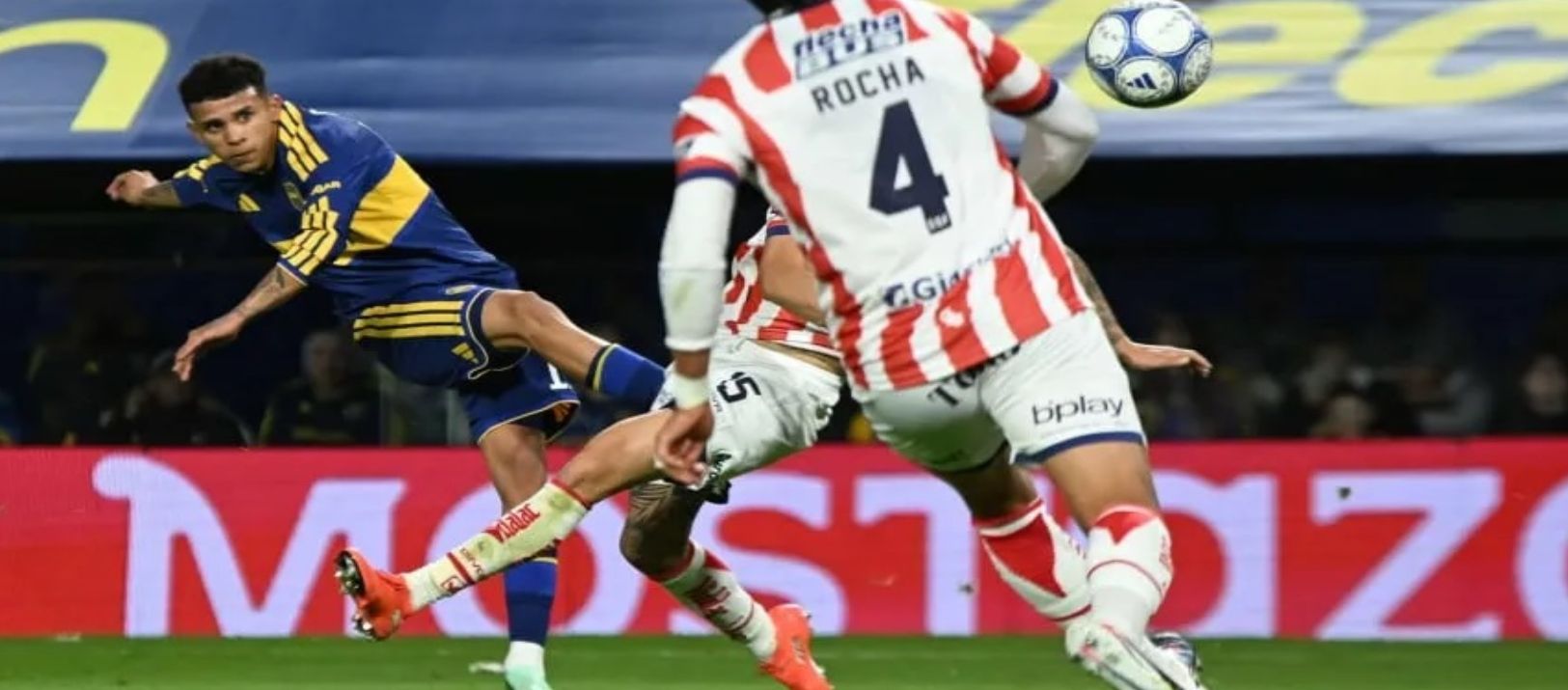 Imagen de la noticia: Boca sigue muy derecho: goleó por 3-0 a Unión de Santa Fe en La Bombonera