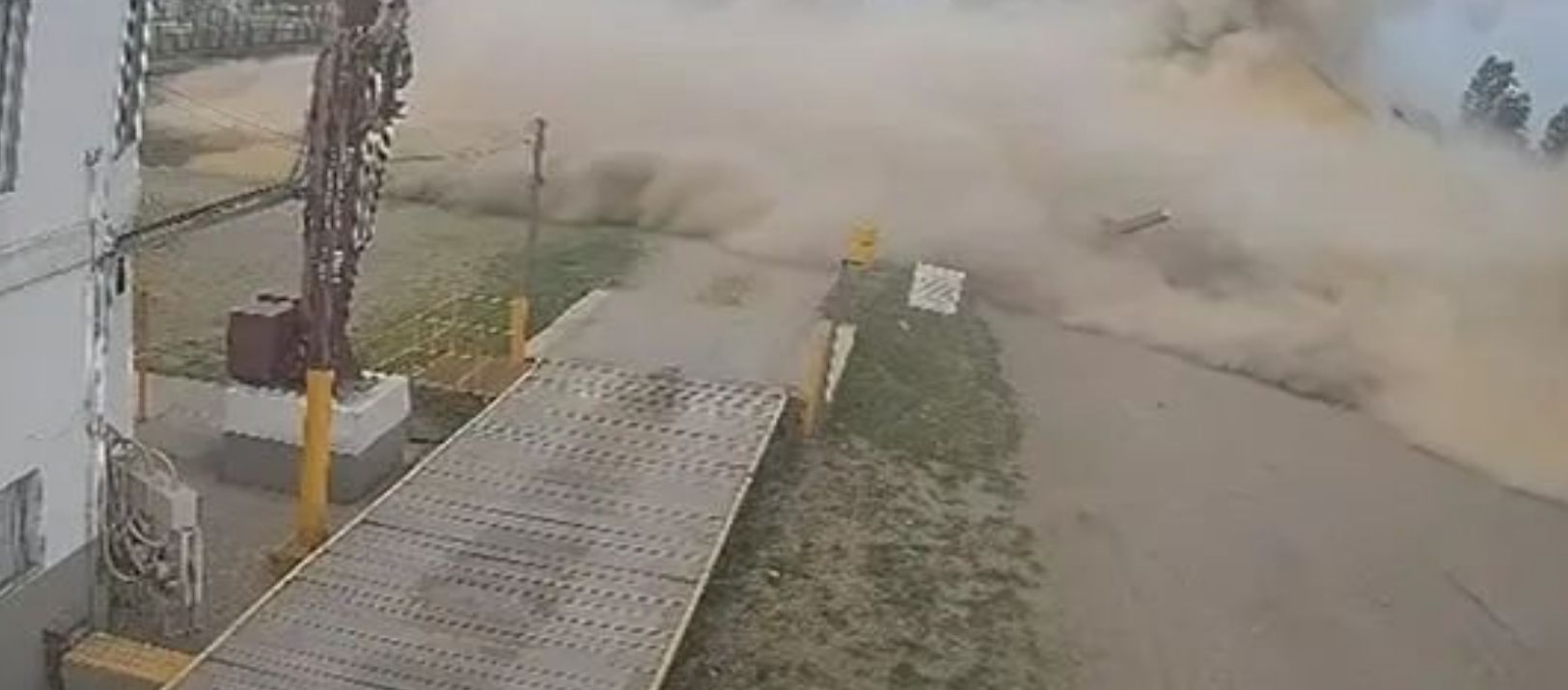 Imagen de la noticia: Explotó un silo de 30 metros en La Pampa y no hubo heridos
