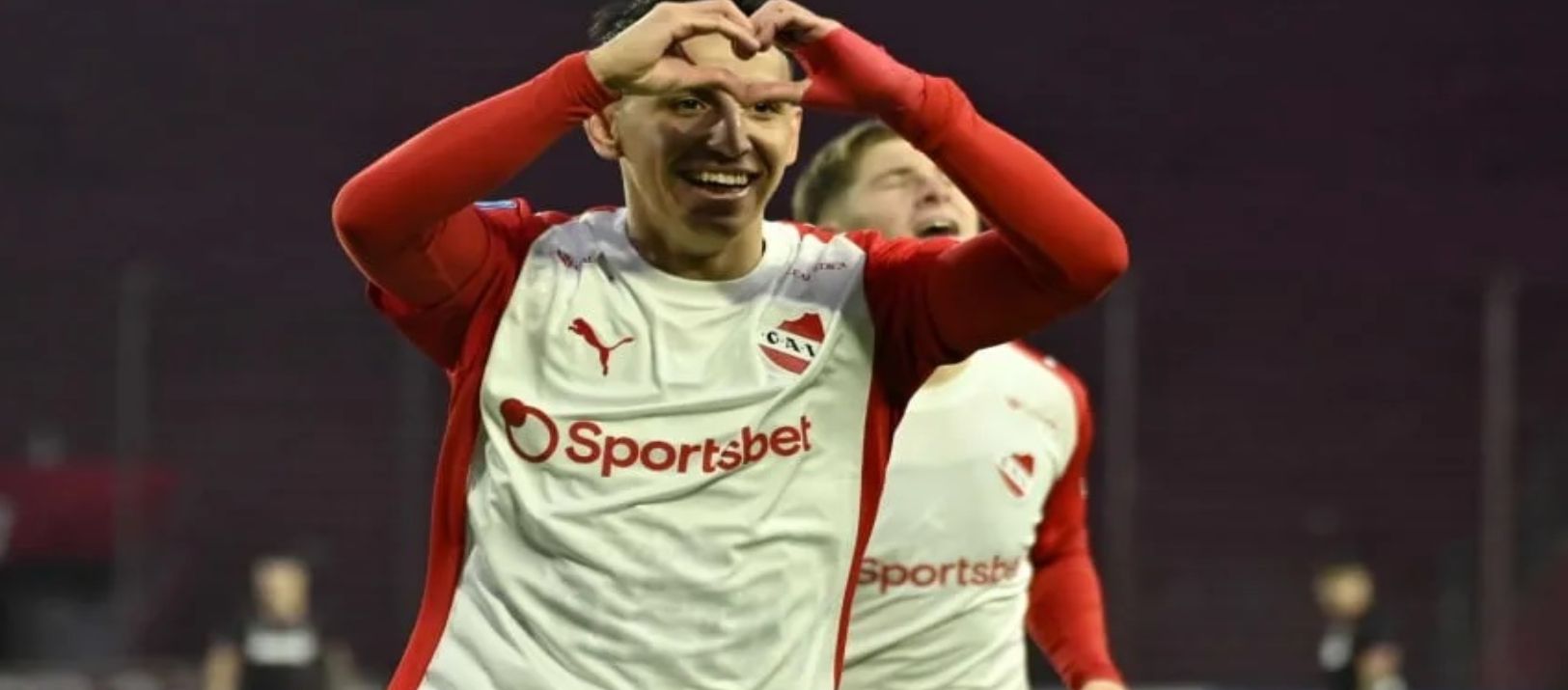 Imagen de la noticia: El bahiense Lautaro Millán hizo dos goles en el triunfo del "Rojo" ante Lanús