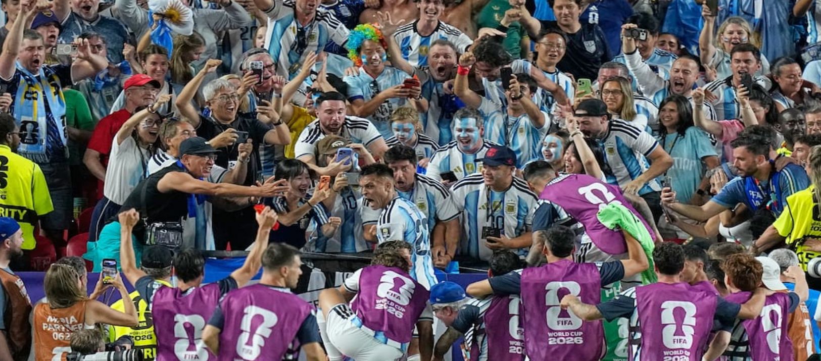 Imagen de la noticia: La fotógrafa de AP contó cómo captó la icónica imagen del festejo de Lautaro