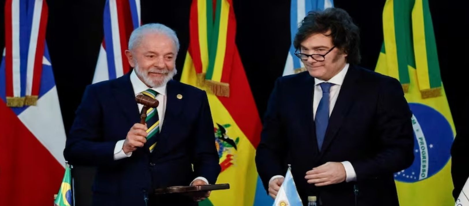 Imagen de la noticia: Milei llamó "ladrón" a Lula da Silva y volvió a respaldar a Flávio Bolsonaro