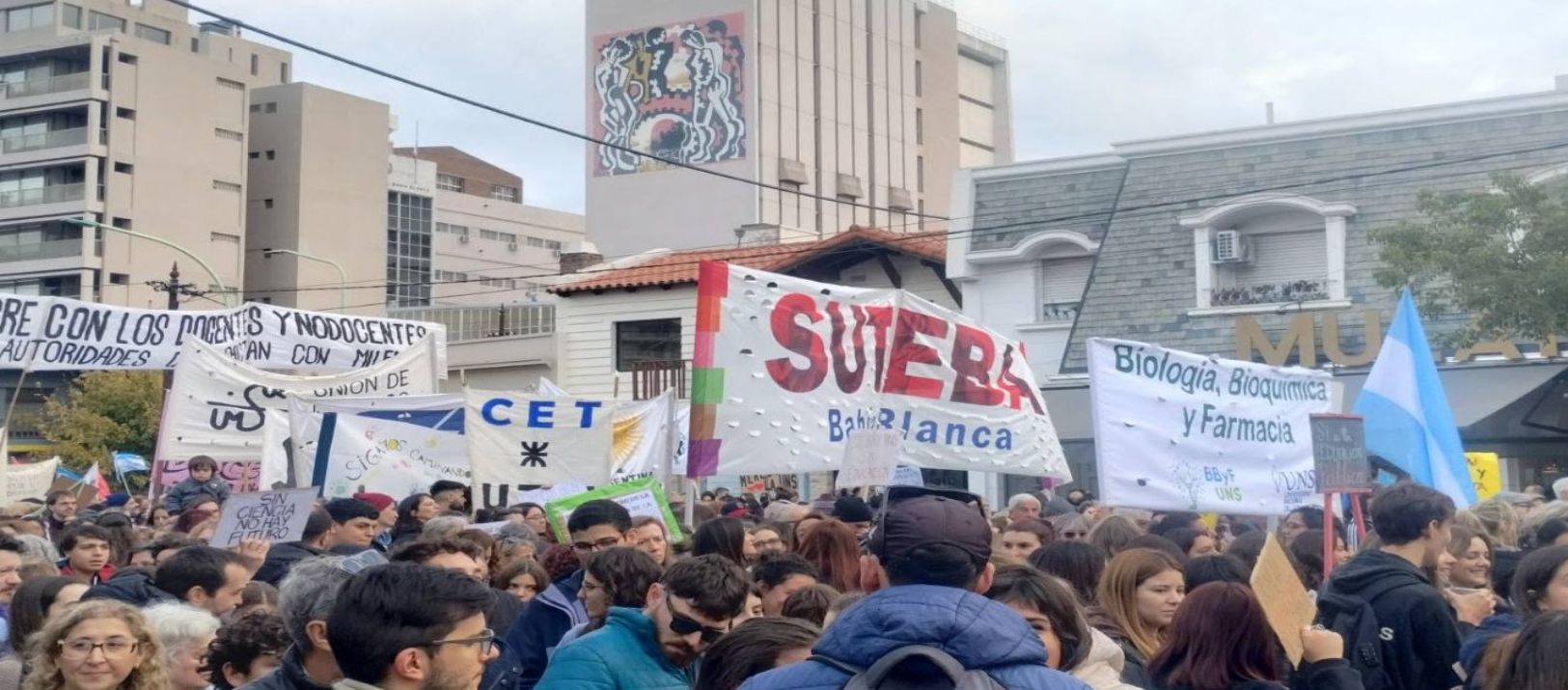 Imagen de la noticia: El SUTEBA confirmó que el paro docente pautado para esta semana será de 48 horas