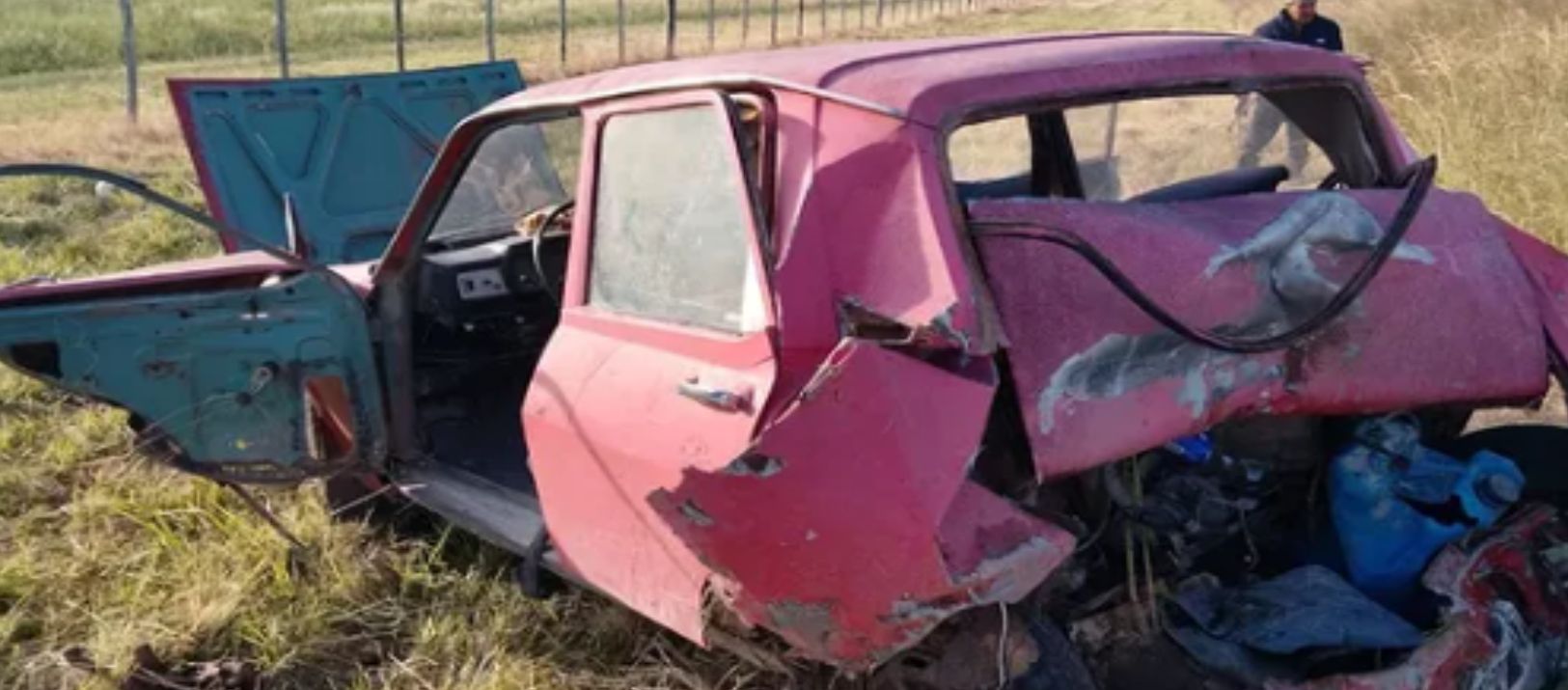 Imagen de la noticia: Milagro en la ruta 3: un Scania chocó a un R12 y su conductor resultó ileso