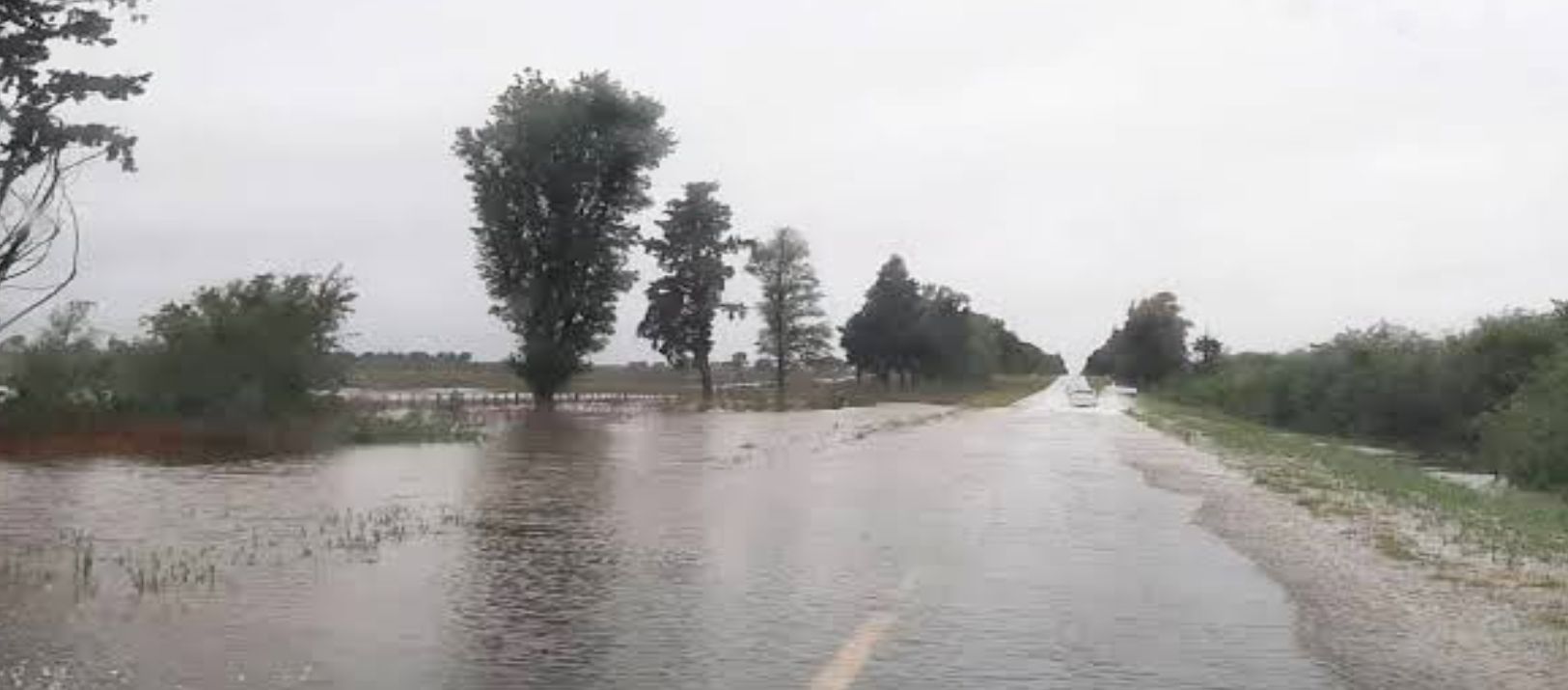Imagen de la noticia: Emitieron un alerta vial por presencia de agua sobre la calzada en la Ruta 35