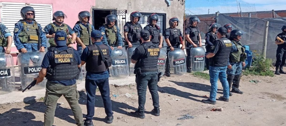 Imagen de la noticia: En un importante operativo un hombre terminó tras las rejas por vender droga
