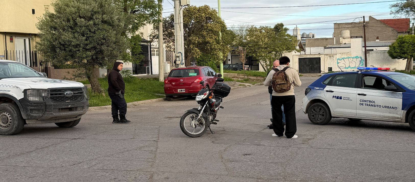 Imagen de la noticia: Villa Mitre: un auto y una moto chocaron en la esquina de Sócrates y Garibaldi