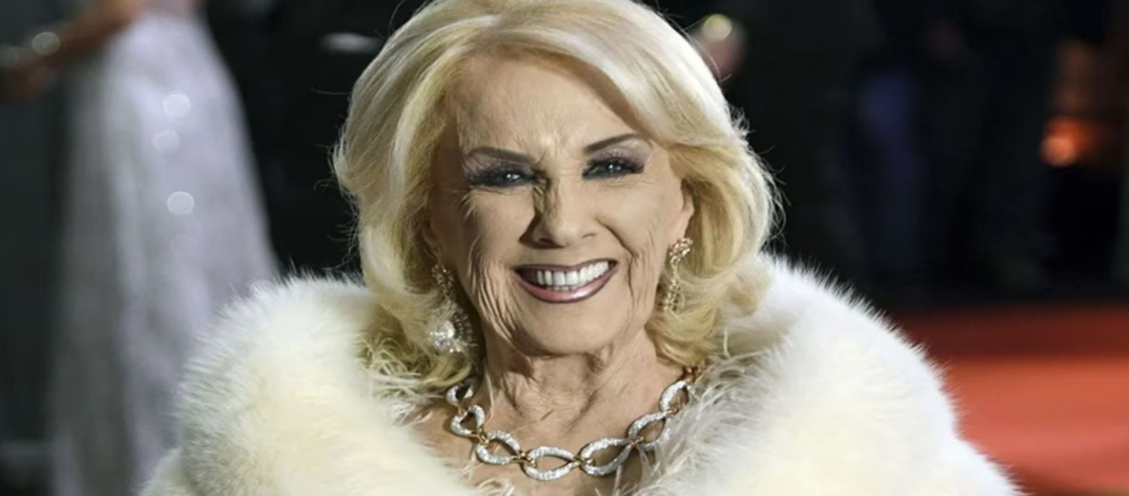 Imagen de la noticia: Mirtha Legrand recibió el alta médica y continuará la recuperación en su casa