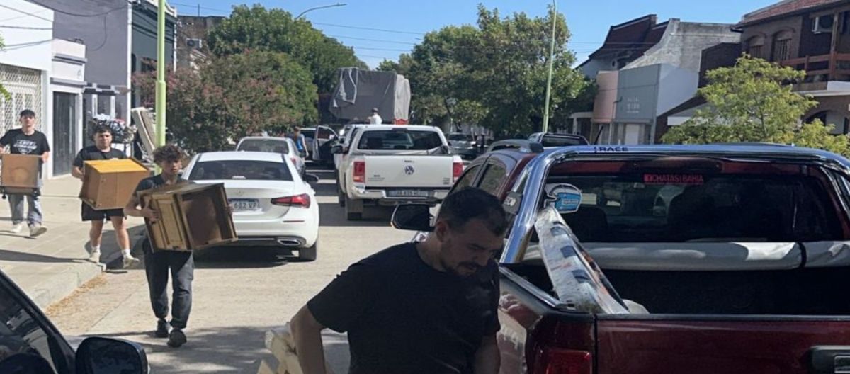 Imagen de la noticia: Un grupo de tiktokers consiguió 120 colchones y mercadería para la ciudad
