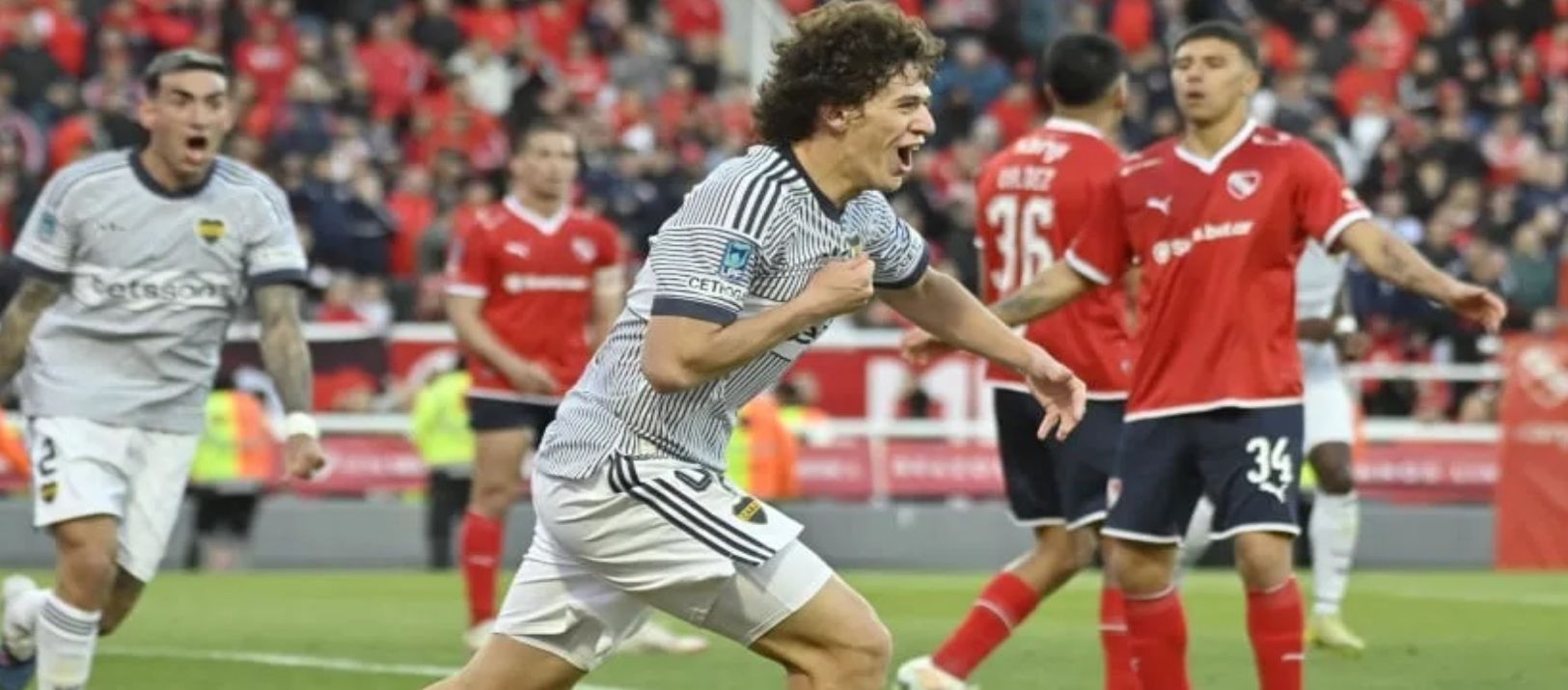 Imagen de la noticia: Sobre el final, Boca consiguió un triunfo importantísimo frente a Independiente