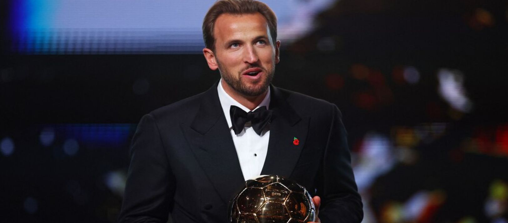 Imagen de la noticia: El delantero inglés Harry Kane ganó el primer Balón de Oro de su carrera