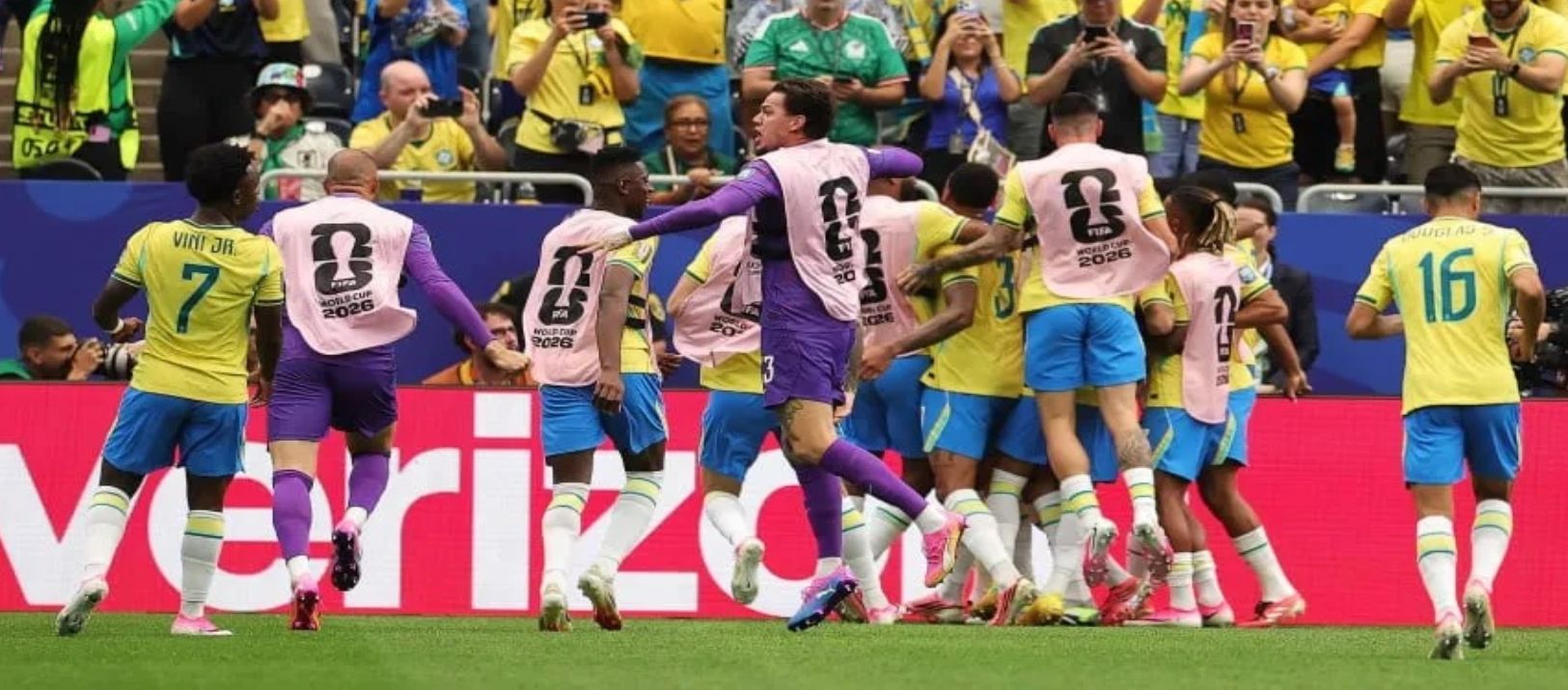 Imagen de la noticia: Partidazo: Brasil se lo dio vuelta a Japón, ganó 2-1 y está en octavos de final