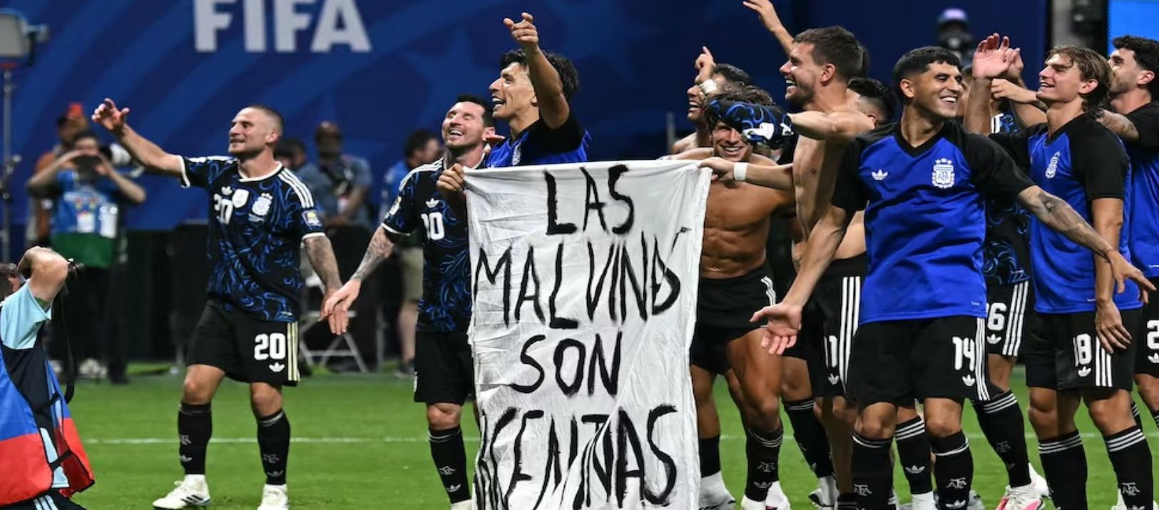 Imagen de la noticia: Se reveló la historia detrás de la bandera de Malvinas en Argentina-Inglaterra