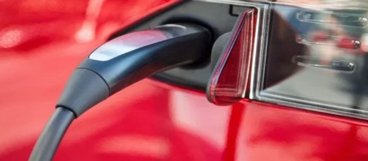 Imagen de la noticia: Reglamentan la importación de autos eléctricos e híbridos sin arancel