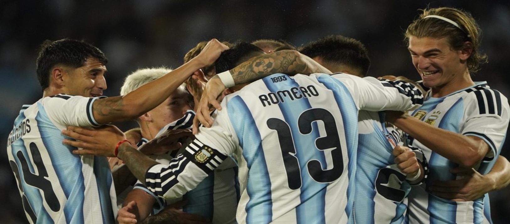 Imagen de la noticia: Lautaro Martínez abrió la cuenta de la goleada de Argentina por 4-0 ante Bolivia