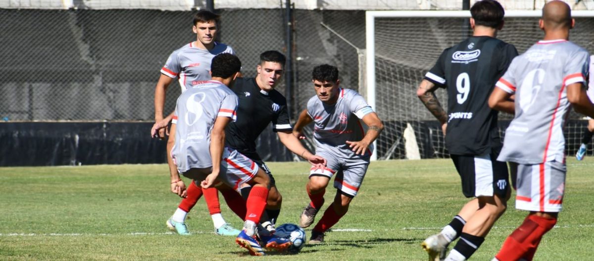 Imagen de la noticia: Liniers contó con las más claras, pero terminó empatando con Atlético Ayacucho