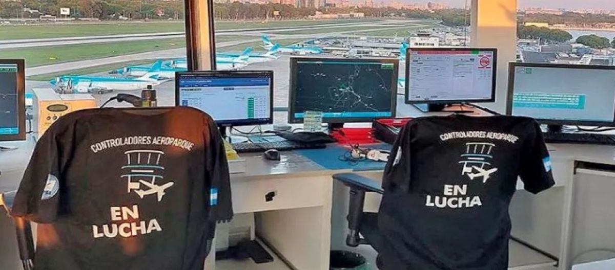 Imagen de la noticia: ATE anunció un paro de los controladores aéreos para este jueves