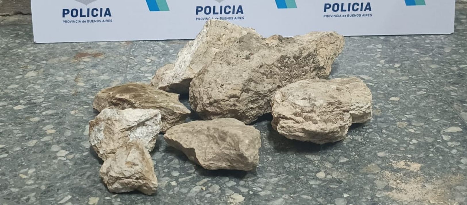 Imagen de la noticia: Tres adolescentes demorados por arrojar piedras contra cámaras de seguridad