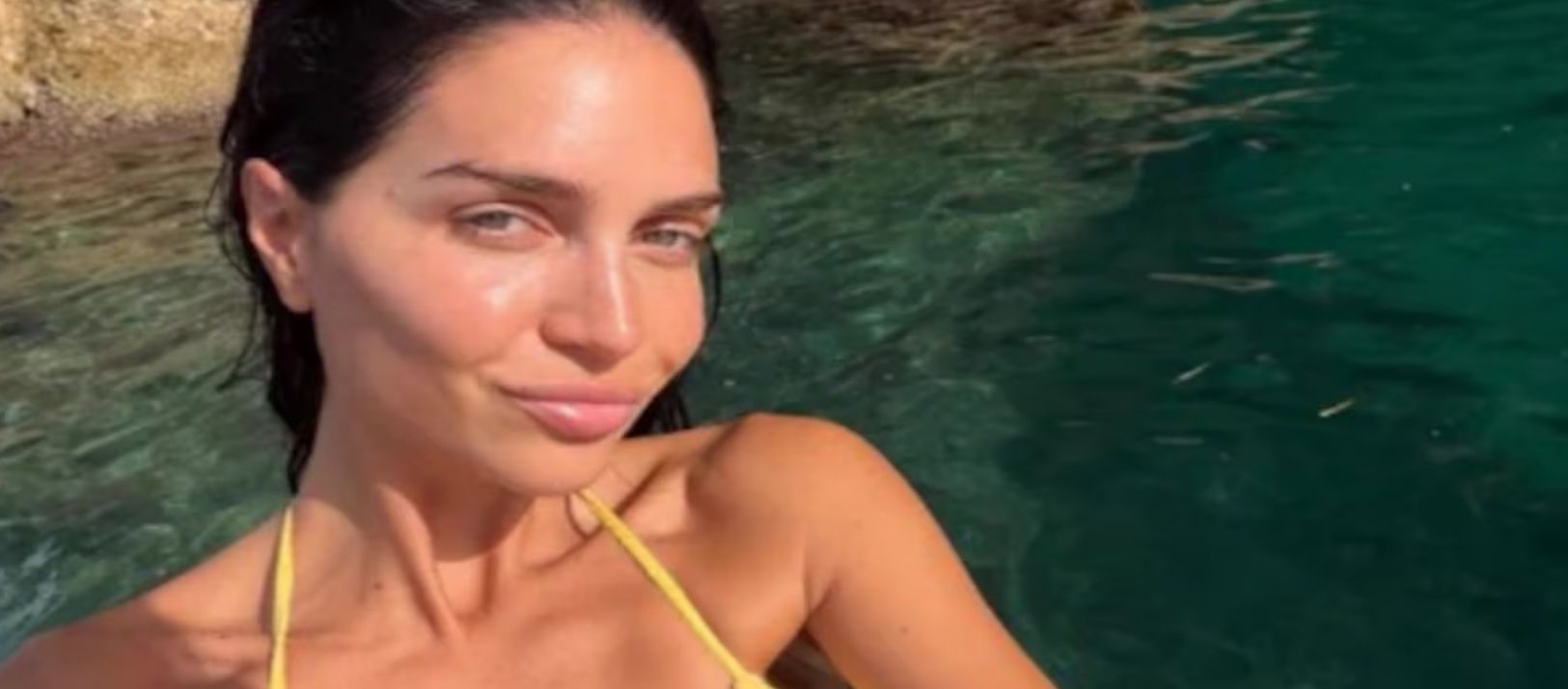 Imagen de la noticia: Zaira Nara respondió con ironía a una crítica por una foto en topless en España