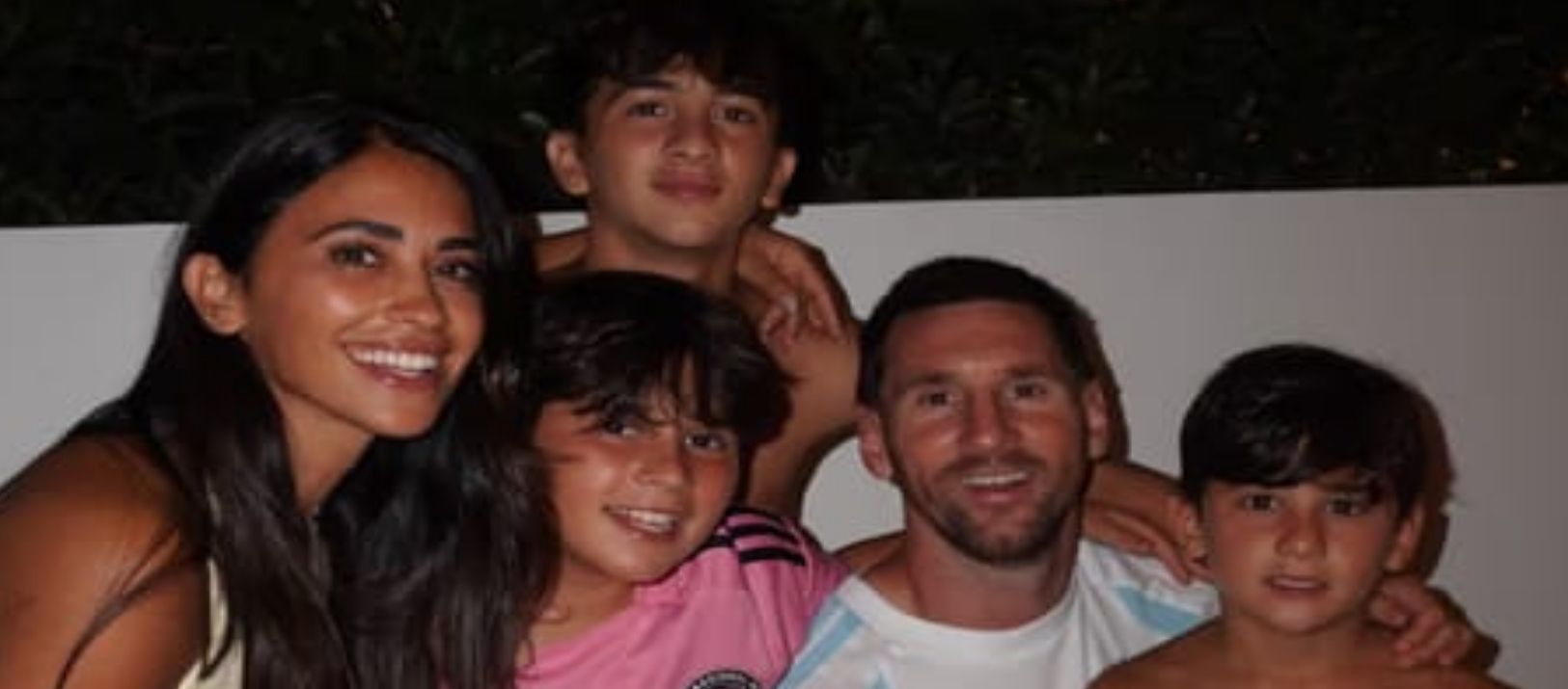 Imagen de la noticia: La romántica foto de Antonela Roccuzzo y Messi que es furor en las redes