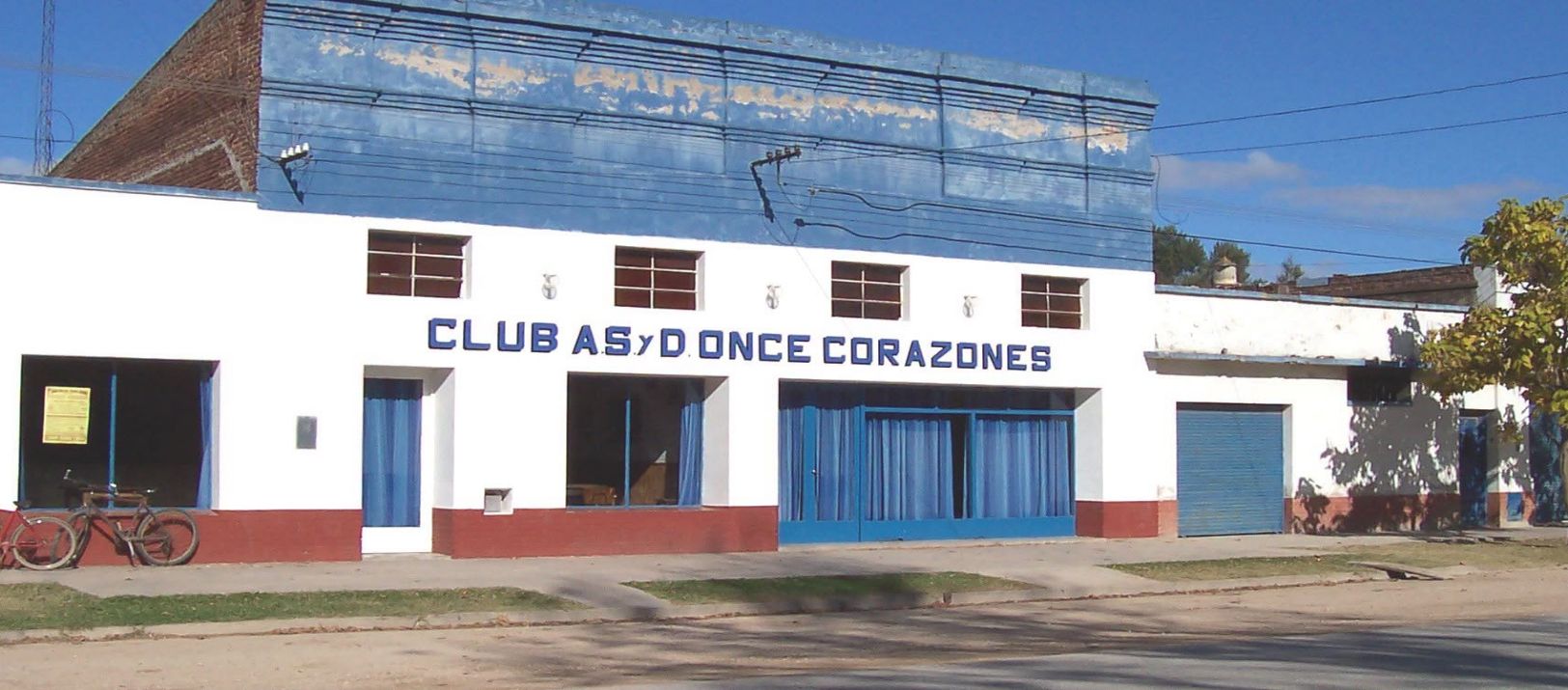 Imagen de la noticia: Robaron en un club de Indio Rico: se llevaron hasta un trofeo de una vitrina